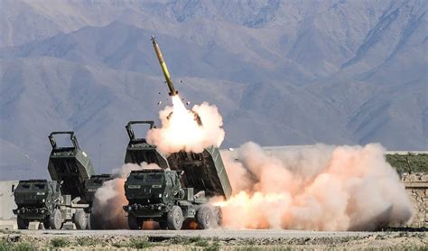 Munitions HIMARS bombes aériennes de haute précision et missiles