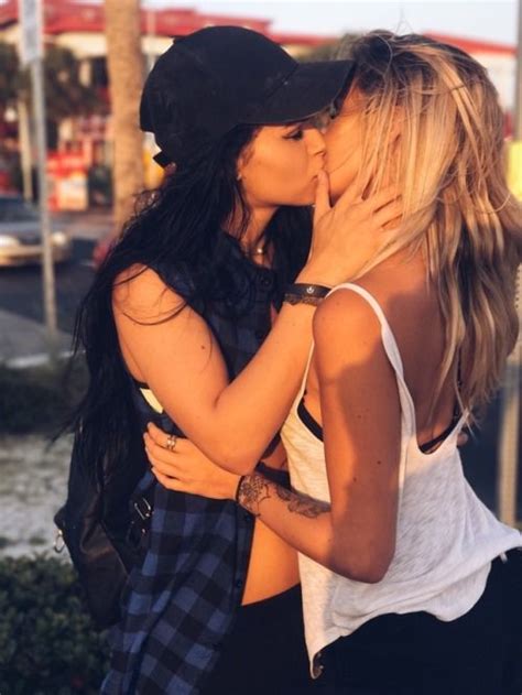 Cute Lesbian Couples Lesbian Pride Lesbians Kissing Lesbian Hot