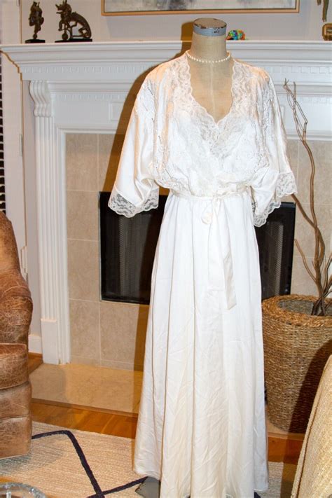 VINTAGE Victoria S Secret Matching Ivory Robe Night Gem