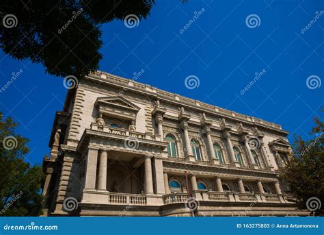 BEOGRAD SERBIEN Vackra Gatan Med Hus I Den Gamla Staden Fotografering