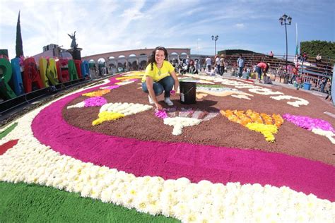 La alfombra monumental de Uriangato sale de gira a la capital del país