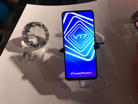 Смартфон Vivo V17 с четырьмя камерами представлен в России