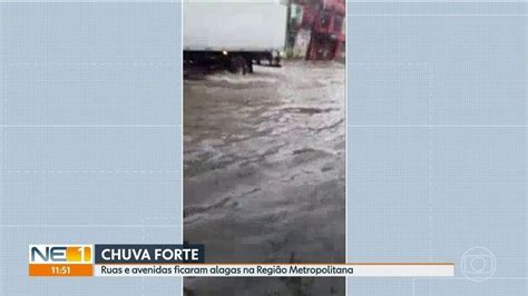 Chuva No Grande Recife Ruas Alagam E Aeroporto Tem Voos Alternados E