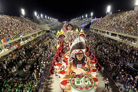 Carnaval Carioca Ajustando O Glamur Para A Crise Claudia Matarazzo