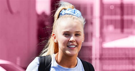 JoJo Siwa Pretended To Be Pregnant (And Fans Defend Her Reasoning)