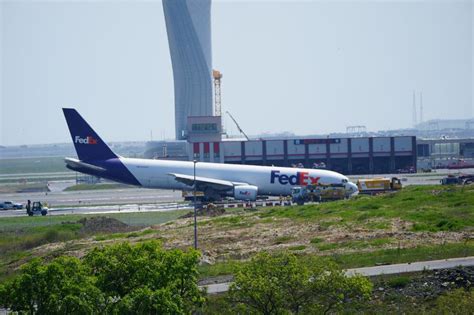 Zastrašujuća scena na aerodromu avion udario od pistu BN