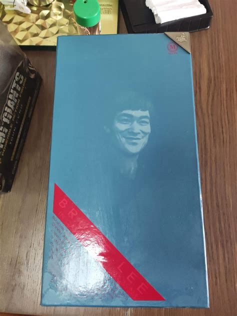 Hot Toys Mis Bruce Lee Collectible Figure In Casual Wear Version Carousell