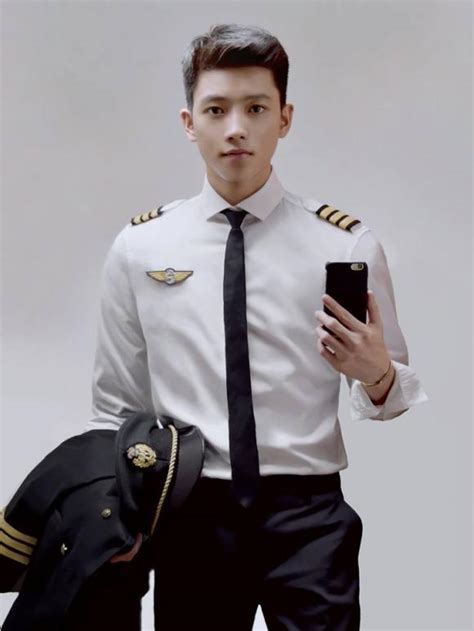 Chân dung hot boy gốc Việt từ chối Google lần để trở thành cố vấn Bộ tài chính Anh ở tuổi