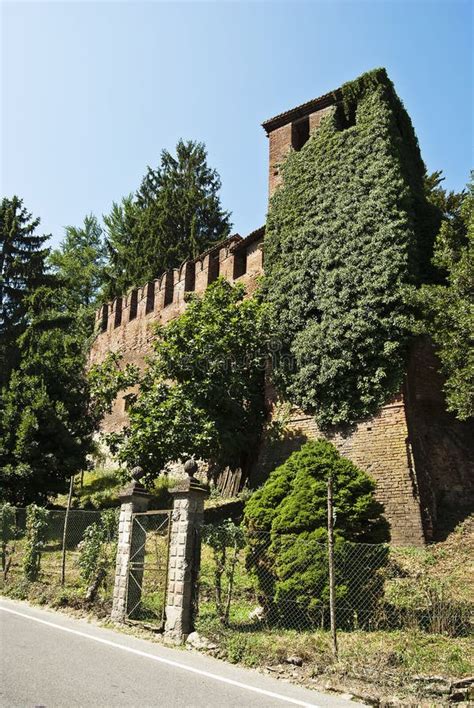 Ivy On Castle Tower Stock Photo Image Of Knight Bricks 25979354