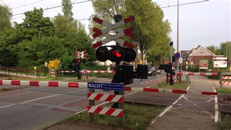 Spoorwegovergang Hengelo Oost Dutch Railroad Crossing Youtube