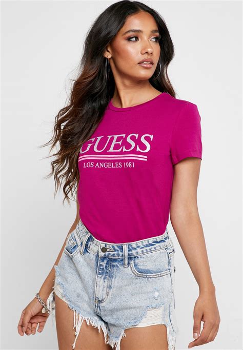 Venta > guess los angeles 1981 t shirt > en stock