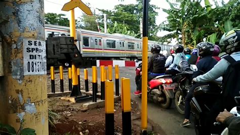 EROR Palang Pintu Perlintasan Kereta Api Krl Bumi Bintaro Permai Jpl