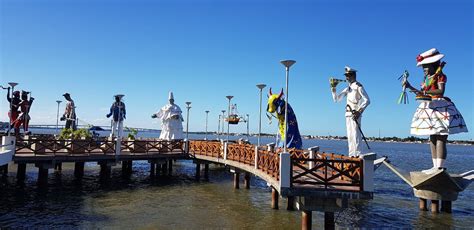 Monumentos gigantes Forma de expressionismo artístico dá destaque para