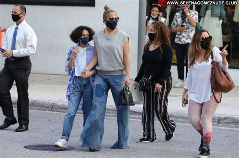 Jennifer Lopez Beautiful Celebrity Posing Hot Babe Paparazzi Famous And Uncensored