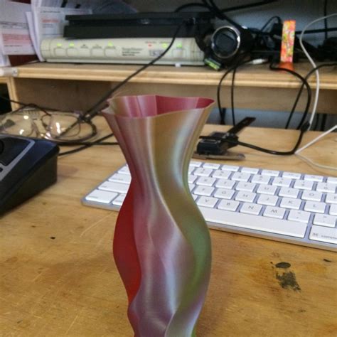 3d Printable Odd Base Twisted Vase By Thom Lamourine