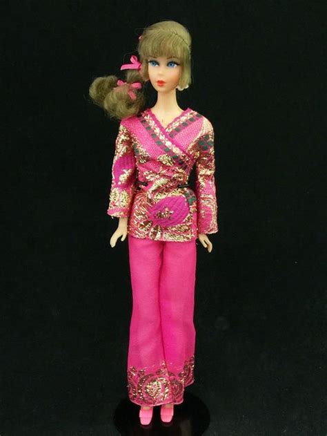 Lot BRUNETTE TALKING BARBIE WEARS BRIGHT AND BROCADE 1786 COMPLETE HAIR IN ORIGINAL SET