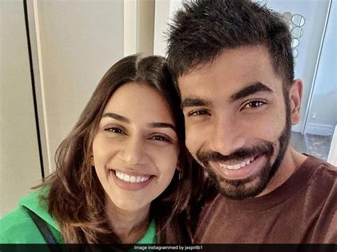 Jasprit Bumrah Wife Sanjana Ganesan All Smiles In This Beautiful Pic Cricket News