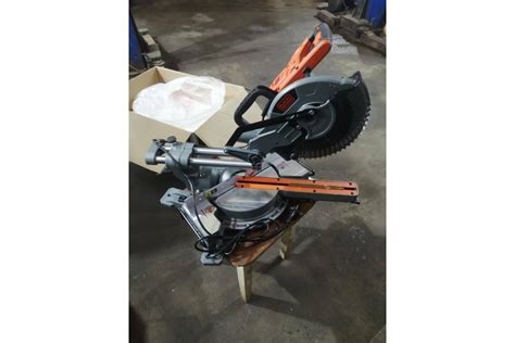 Торцовочная пила c протяжкой Black&Decker BES700 - выгодная цена ...