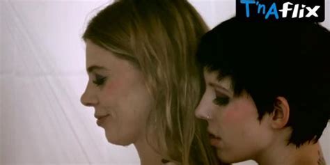 Saleste Mele Lesbian Breasts Scene In Herschell Gordon Lewis Bloodmania Tnaflix