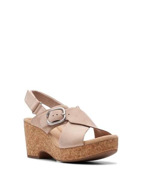 Clarks Giselle Dove Platform Sandal In Natural Lyst