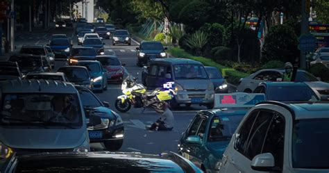 上下班途中遭遇交通事故，获得工伤赔偿后，能否继续向实际侵权人主张误工费损失？ 知乎