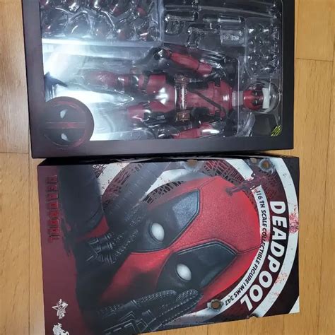 HOT TOYS Figures Dolls 핫토이 데드풀 데드풀1 on Bunjang with safe global shipping