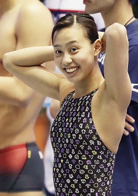 競泳の日本選手権女子200メートル平泳ぎ決勝を前に：競泳 今井月 写真特集：時事ドットコム