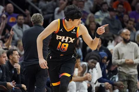 Suns' Yuta Watanabe out Sunday's game at Jazz after taking knee to quad ...