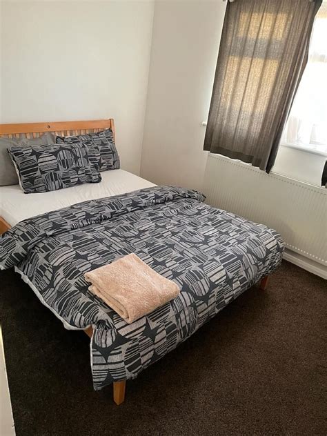 Cozy 3 Bed House WiFi Garden Parking Legoland Heathrow Windsor