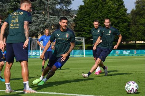 Lorenzo Pellegrini Salta Gli Europei L Italia Chiede Alla Uefa Di