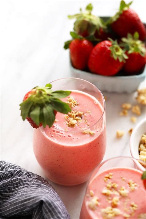 Strawberry Smoothie (4 ingredients!) - Fit Foodie Finds