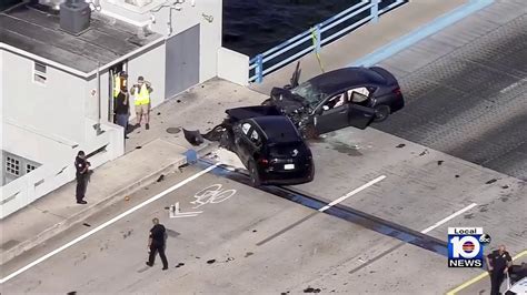 4 Injured In Three Vehicle Crash On 79th Street Causeway Youtube