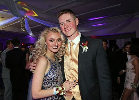 Des Moines-area Goodwill pop-up shop selling $30 prom dresses – Des