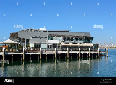 Waterfront seafood restaurant hi-res stock photography and images - Alamy