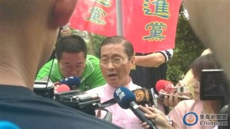 台湾10人穿日军制服闯民进党总部抗议媚日 图 反课纲 台湾 民进党 新浪新闻