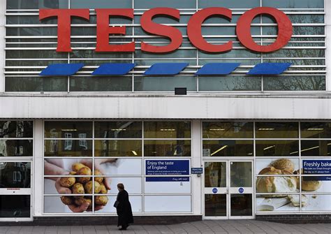 Britain's Tesco joins rivals in rationing salad vegetables | Reuters