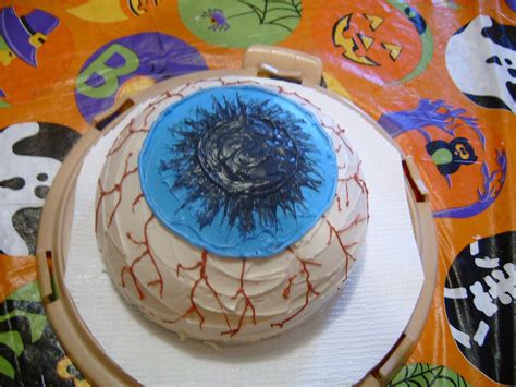 Cakefullness: Halloween Eyeball Cake