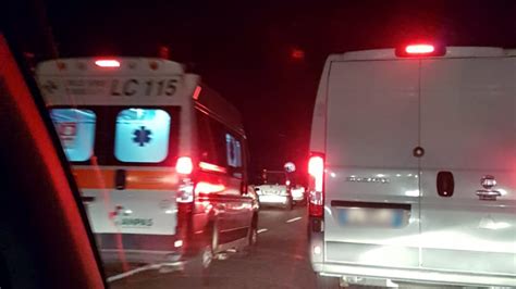 Statale Incidente Poco Fuori Dall Attraversamento Traffico