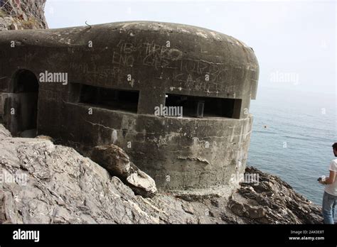 Alte Deutsche Bunker Aus Dem Zweiten Weltkrieg Auf Einer Klippe Mit