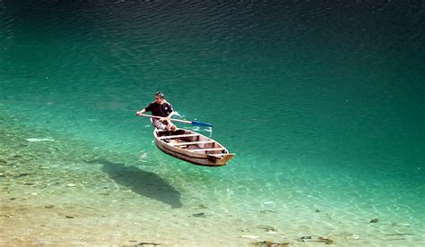 dawkiboat ride   crystal waters  umngot river