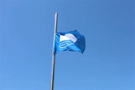 La Playa De Peloche Ya Ondea La Bandera Azul Hoy