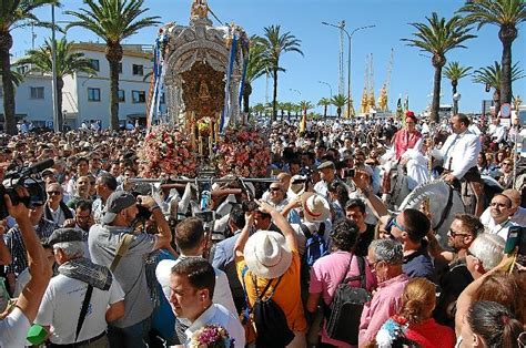 El Simpecado Y La Carroza De La Hermandad Rociera De Huelva Se Van Al