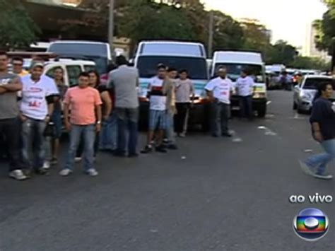 Vídeo Protesto de motoristas de vans provoca reflexos no trânsito