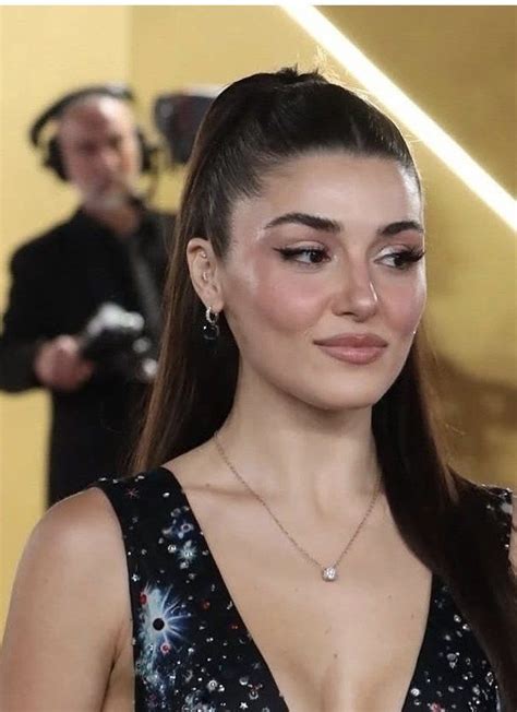 Hande Erçel Joy Awards 2025 Cute Quick Hairstyles Hairstyles For