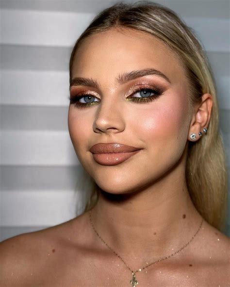 Soft Nude Makeup Is The Minimalist Trend Of The Season