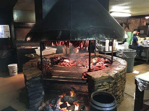 The Salt Lick Bbq Pit In Driftwood Tx Try Not To Drool