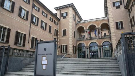 Un Totem A Novara Per Contare Tutti I Suicidi In Carcere La Stampa