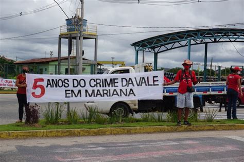 MST em Minas realiza ato na porta da mineradora Vale 5 anos após crime