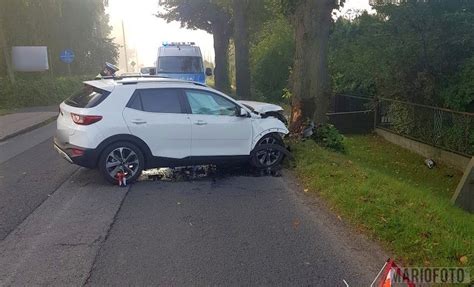 Wypadek w Dobrzeniu Wielkim 41 latka straciła panowanie nad samochodem