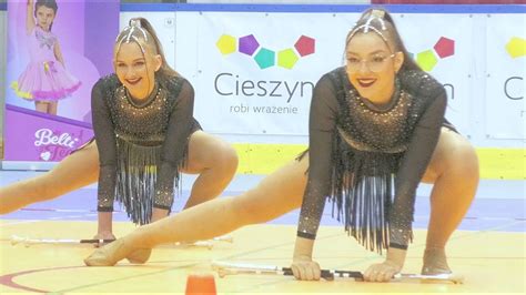 Majorettes NEMEZIS Herczarowice Mażoretki duo trio 2x baton